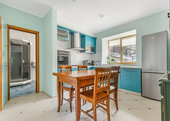 Deribasivska Cozy 4-room 오데사