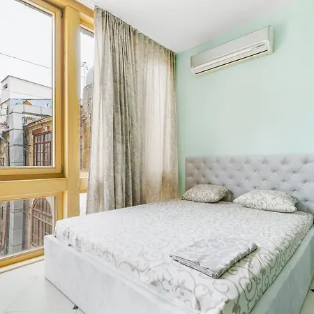 Deribasivska Cozy 4-room アパート *
