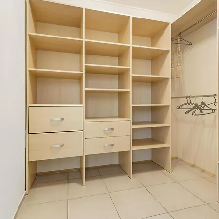 Deribasivska Cozy 4-room Διαμέρισμα